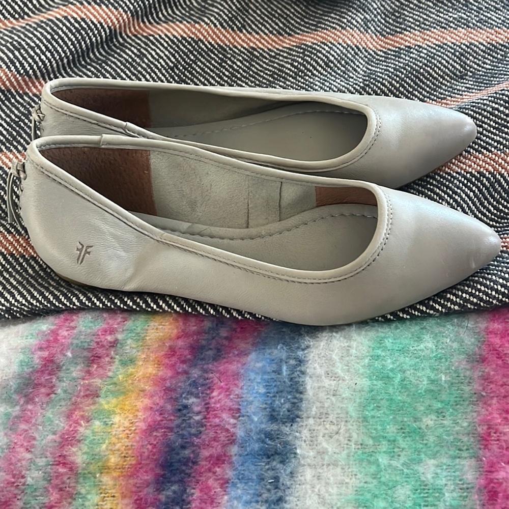 Frye Regina ballet flats NWOT
